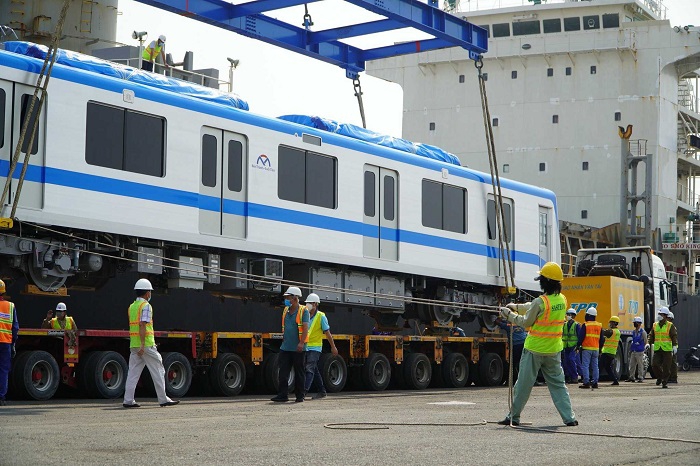 Hai đoàn tàu thuộc tuyến Metro số 1 cập cảng ở TPHCM