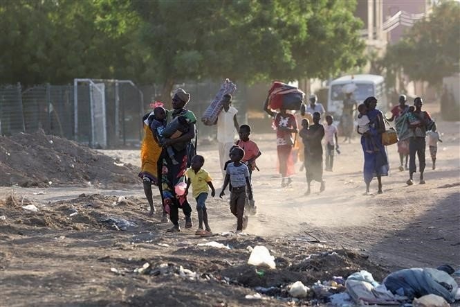 Mỹ, EU sơ tán công dân khỏi Sudan